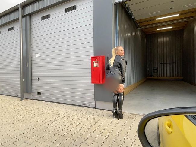 Lara CumKitten Porno Video: DRIVE IN fi** BOX | Triff mich anonym und spri** mich voll