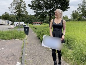 Lara CumKitten Porno Video: PARKPLATZ HOBBYhur* schl**kt alles weg | fi** MICH ungeschützt in deinem Auto