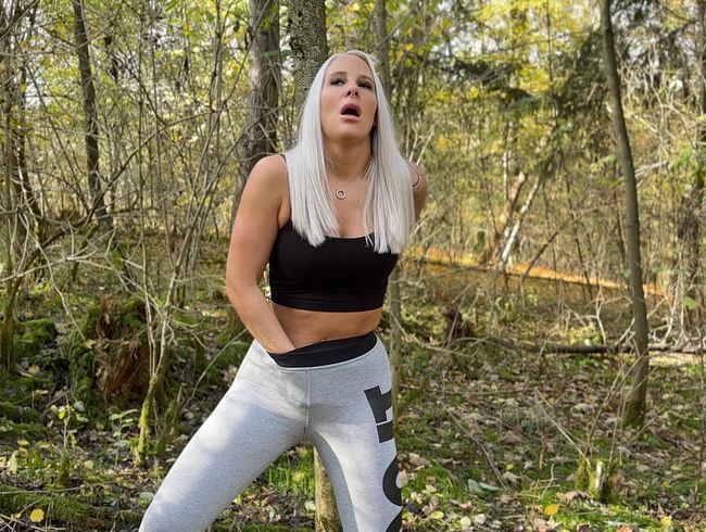 Lara CumKitten Porno Video: w*xX JOGGING | Voll in die Hose gesquirtet