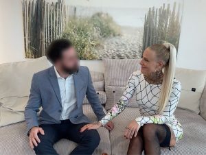 Lara CumKitten Porno Video: ZUM fi**EN verführt | Versicherungsmakler KNALLT MICH KAPUTT